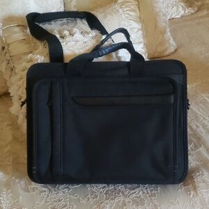 Sturdy Lap Top Carrying Case W/ Adjustable Strap.